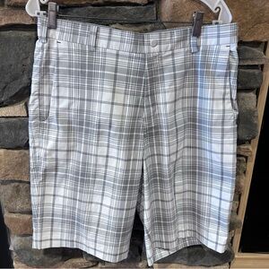 Men's Nike golf, Gray Plaid shorts, size 32.‎ dry fit.